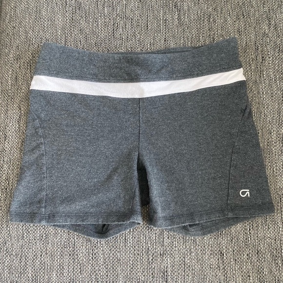 Gap Fit Gray and white shorts XS - Picture 1 of 9